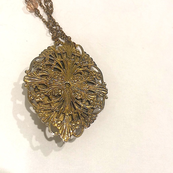 🧡Victorian Style Cameo Necklace🧡 - Picture 4 of 4